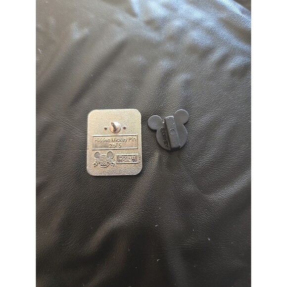 DISNEY WDW HIDDEN MICKEY PIN SERIES III FISH WITH MOUSE EARS PIN - Picture 2 of 2